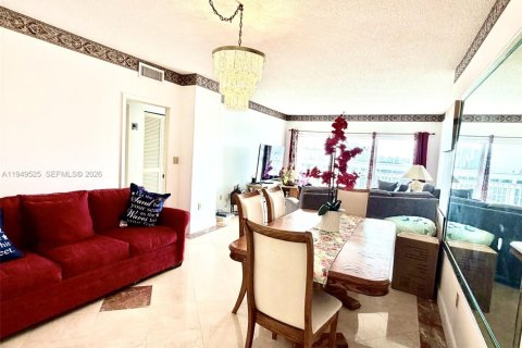 Condo in Hallandale Beach, Florida, 1 bedroom  № 2004942 - photo 3