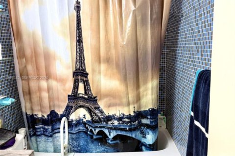 Condo in Hallandale Beach, Florida, 1 bedroom  № 2004942 - photo 7