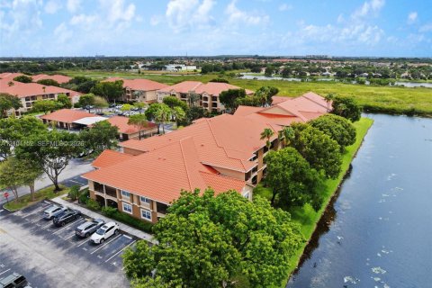 Condo in Pembroke Pines, Florida, 3 bedrooms  № 2401352 - photo 30