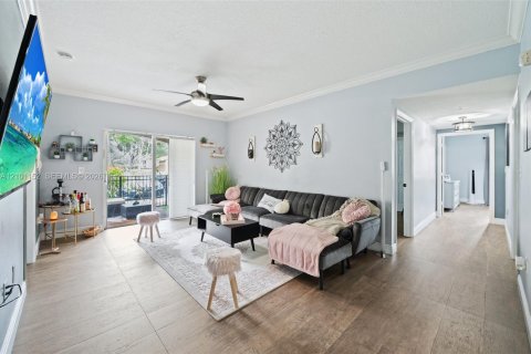 Condo in Pembroke Pines, Florida, 3 bedrooms  № 2401352 - photo 3