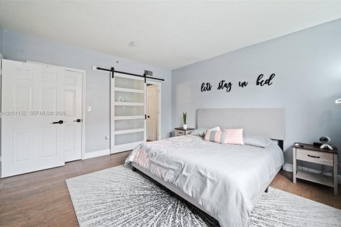 Condo in Pembroke Pines, Florida, 3 bedrooms  № 2401352 - photo 14