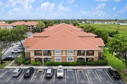 Condo in Pembroke Pines, Florida, 3 bedrooms  № 2401352 - photo 6