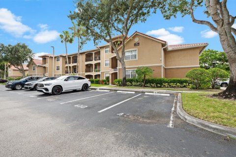 Condo in Pembroke Pines, Florida, 3 bedrooms  № 2401352 - photo 9