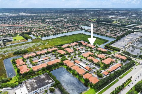 Condo in Pembroke Pines, Florida, 3 bedrooms  № 2401352 - photo 29