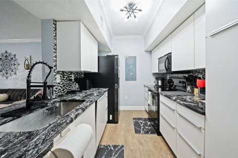 Condo in Pembroke Pines, Florida, 3 bedrooms  № 2401352 - photo 10