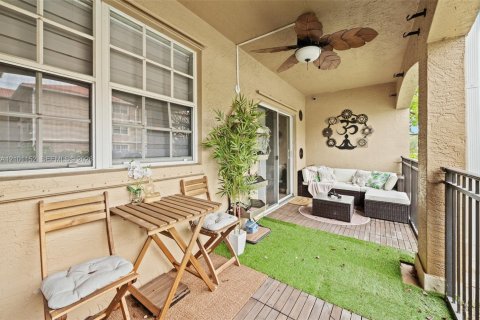 Condo in Pembroke Pines, Florida, 3 bedrooms  № 2401352 - photo 27