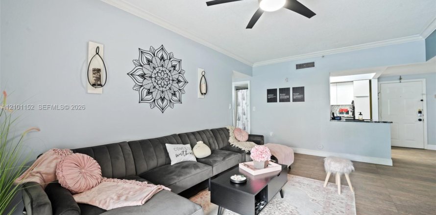 Condo in Pembroke Pines, Florida, 3 bedrooms  № 2401352