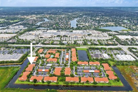 Condo in Pembroke Pines, Florida, 3 bedrooms  № 2401352 - photo 8