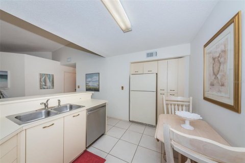 Copropriété à louer à Saint Petersburg, Floride: 2 chambres, 106.37 m2 № 225459 - photo 3