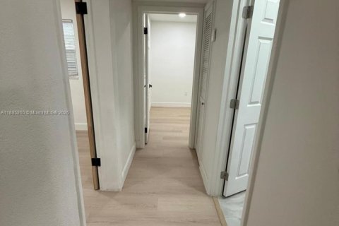 Купить виллу или дом в Холливуд, Флорида 3 спальни, 96.99м2, № 1931486 - фото 9