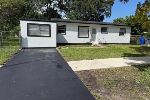 Купить виллу или дом в Холливуд, Флорида 3 спальни, 96.99м2, № 1931486 - фото 1