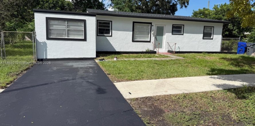 Дом в Холливуд, Флорида 3 спальни, 96.99м2 № 1931486