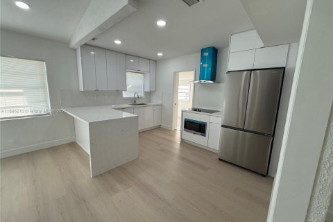 Купить виллу или дом в Холливуд, Флорида 3 спальни, 96.99м2, № 1931486 - фото 3