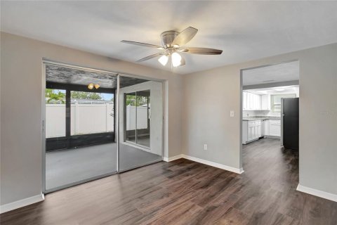 House in New Port Richey, Florida 3 bedrooms, 121.7 sq.m. № 1876278 - photo 12