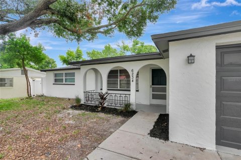 House in New Port Richey, Florida 3 bedrooms, 121.7 sq.m. № 1876278 - photo 4