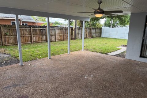 Casa en venta en Miramar, Florida, 4 dormitorios, 142.33 m2 № 2414423 - foto 14