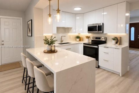 Casa en venta en Miramar, Florida, 4 dormitorios, 142.33 m2 № 2414423 - foto 2