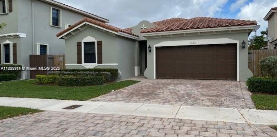 Дом в Майами, Флорида 3 спальни, 177.07м2 № 2036348