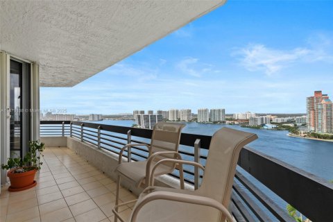 Condominio en venta en Aventura, Florida, 3 dormitorios, 157.38 m2 № 1981923 - foto 16