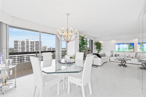 Condominio en venta en Aventura, Florida, 3 dormitorios, 157.38 m2 № 1981923 - foto 11