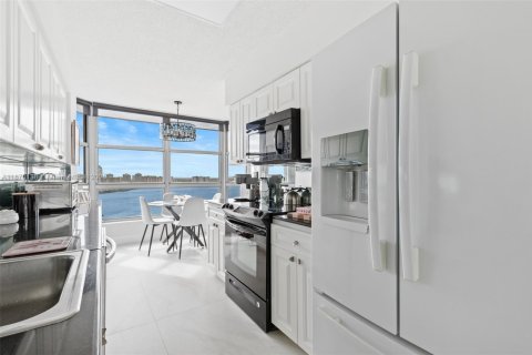 Condominio en venta en Aventura, Florida, 3 dormitorios, 157.38 m2 № 1981923 - foto 14