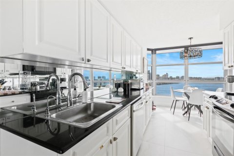 Condominio en venta en Aventura, Florida, 3 dormitorios, 157.38 m2 № 1981923 - foto 12
