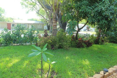 House in West Palm Beach, Florida 4 bedrooms, 100.33 sq.m. № 2240752 - photo 3