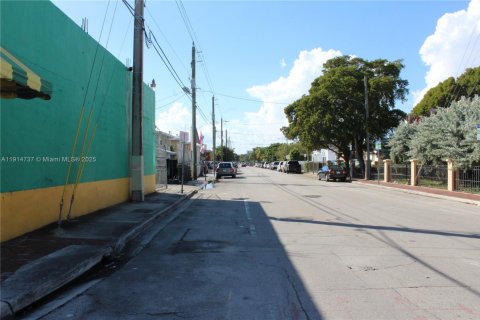 Propiedad comercial en venta en Miami, Florida № 1970454 - foto 7