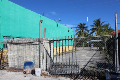 Propiedad comercial en venta en Miami, Florida № 1970454 - foto 5