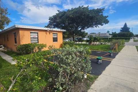 Commercial property in Delray Beach, Florida 118.91 sq.m. № 2176215 - photo 6