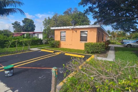 Commercial property in Delray Beach, Florida 118.91 sq.m. № 2176215 - photo 2