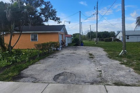 Commercial property in Delray Beach, Florida 118.91 sq.m. № 2176215 - photo 4