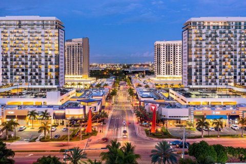 Condominio en Doral, Florida, 1 dormitorio  № 2057233