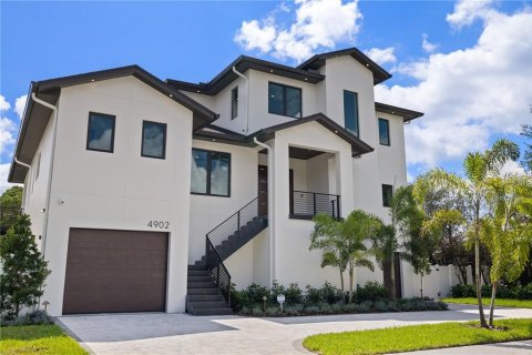 House in Tampa, Florida 4 bedrooms, 335.93 sq.m. № 2204740 - photo 2