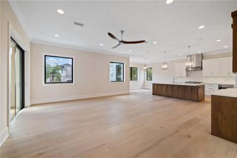 House in Tampa, Florida 4 bedrooms, 335.93 sq.m. № 2204740 - photo 25