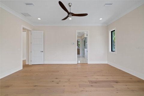 House in Tampa, Florida 4 bedrooms, 335.93 sq.m. № 2204740 - photo 15