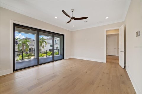 House in Tampa, Florida 4 bedrooms, 335.93 sq.m. № 2204740 - photo 14