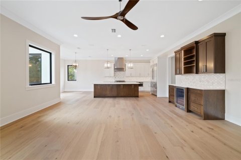 House in Tampa, Florida 4 bedrooms, 335.93 sq.m. № 2204740 - photo 26