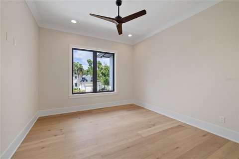 House in Tampa, Florida 4 bedrooms, 335.93 sq.m. № 2204740 - photo 8