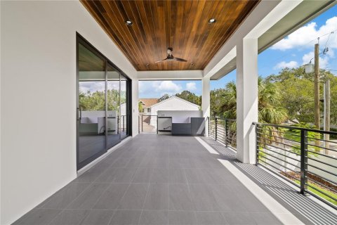 House in Tampa, Florida 4 bedrooms, 335.93 sq.m. № 2204740 - photo 13