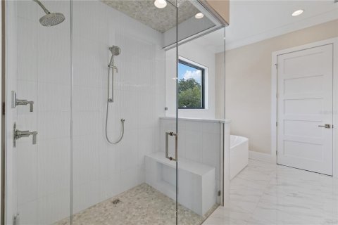 House in Tampa, Florida 4 bedrooms, 335.93 sq.m. № 2204740 - photo 20