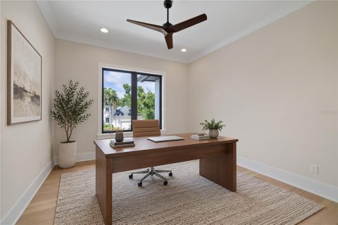 House in Tampa, Florida 4 bedrooms, 335.93 sq.m. № 2204740 - photo 7