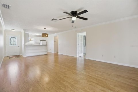 House in The Villages, Florida 3 bedrooms, 117.52 sq.m. № 2202996 - photo 9