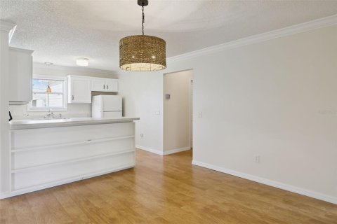 House in The Villages, Florida 3 bedrooms, 117.52 sq.m. № 2202996 - photo 11