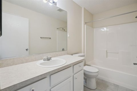 House in The Villages, Florida 3 bedrooms, 117.52 sq.m. № 2202996 - photo 22