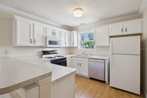 House in The Villages, Florida 3 bedrooms, 117.52 sq.m. № 2202996 - photo 14