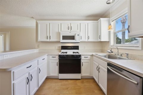 House in The Villages, Florida 3 bedrooms, 117.52 sq.m. № 2202996 - photo 13