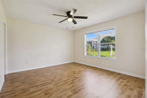 House in The Villages, Florida 3 bedrooms, 117.52 sq.m. № 2202996 - photo 24