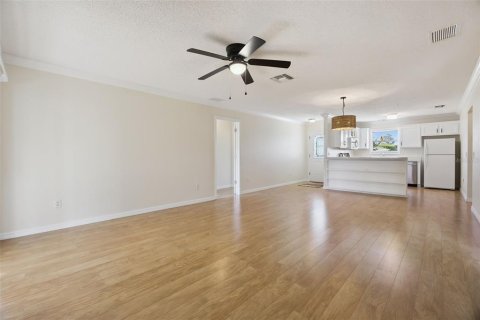 House in The Villages, Florida 3 bedrooms, 117.52 sq.m. № 2202996 - photo 10