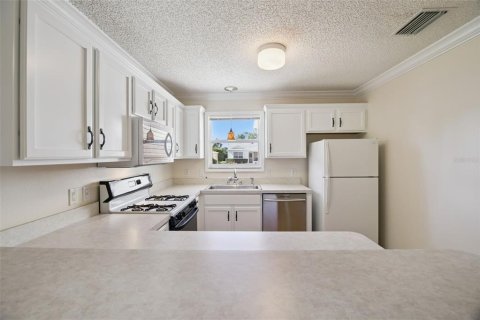 House in The Villages, Florida 3 bedrooms, 117.52 sq.m. № 2202996 - photo 17